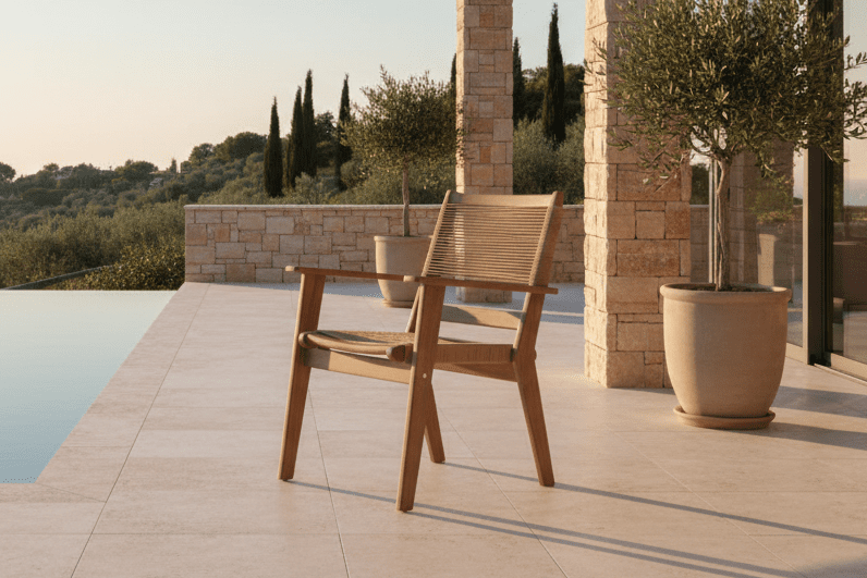 2er Set Gartenstuhl Koru - ein naturfarbener Stuhl aus Akazienholz