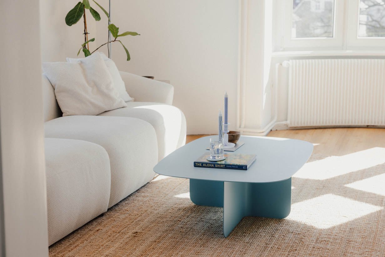 Couchtisch Livia – Japandi Design aus pulverbeschichtetem Blech