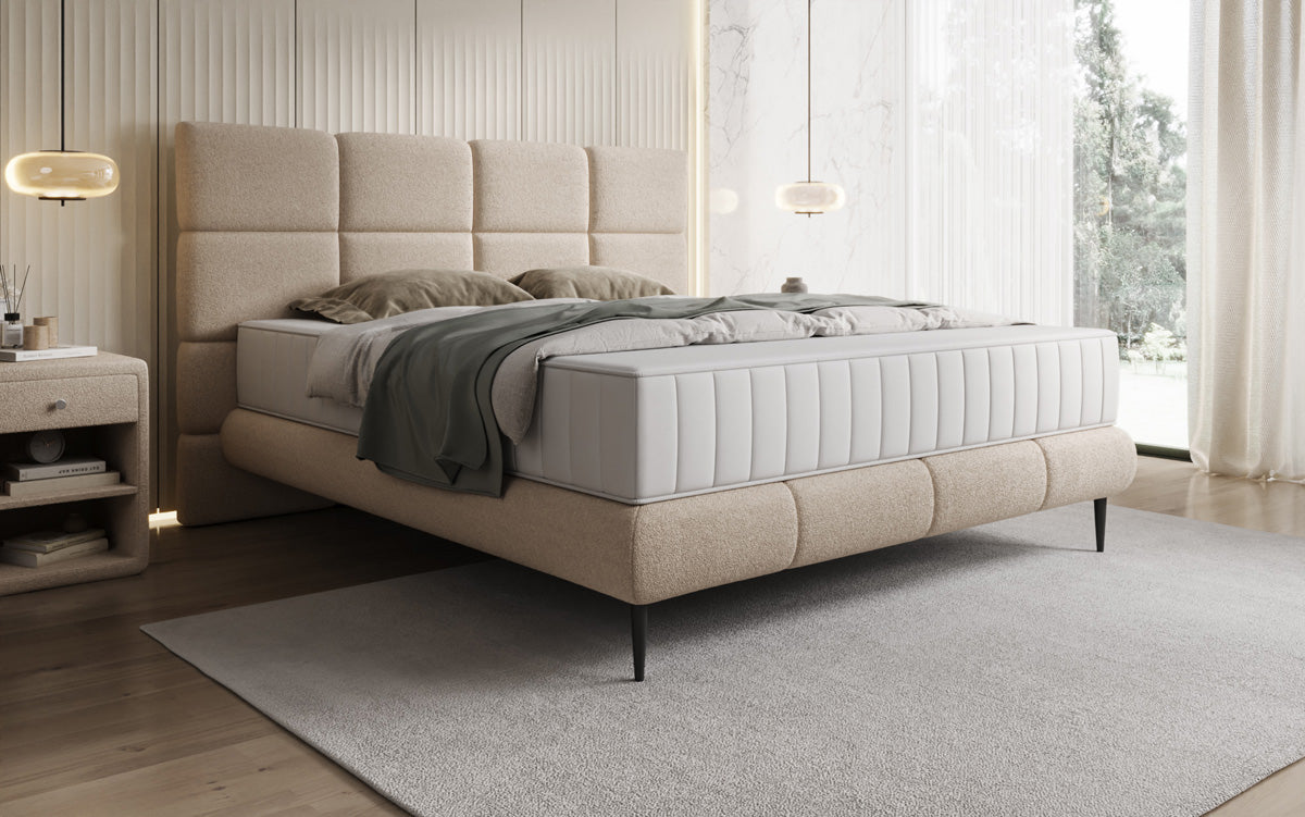 Boxspringbett Nessa mit hohen Füßen in Teddy Bouclé