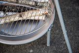Schwenkgrill Tui - aus silberfarbenem Stahl