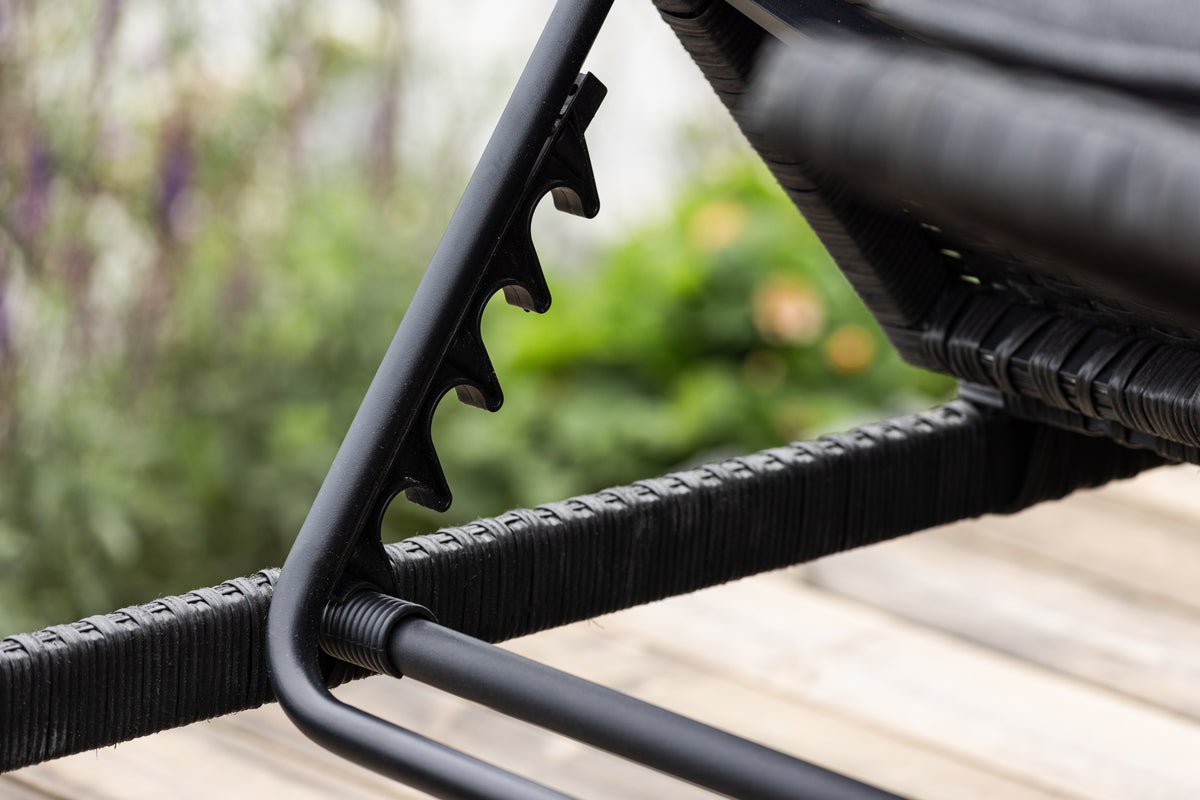 Sonnenliege Lioba - aus synthetischem Rattan in Schwarz