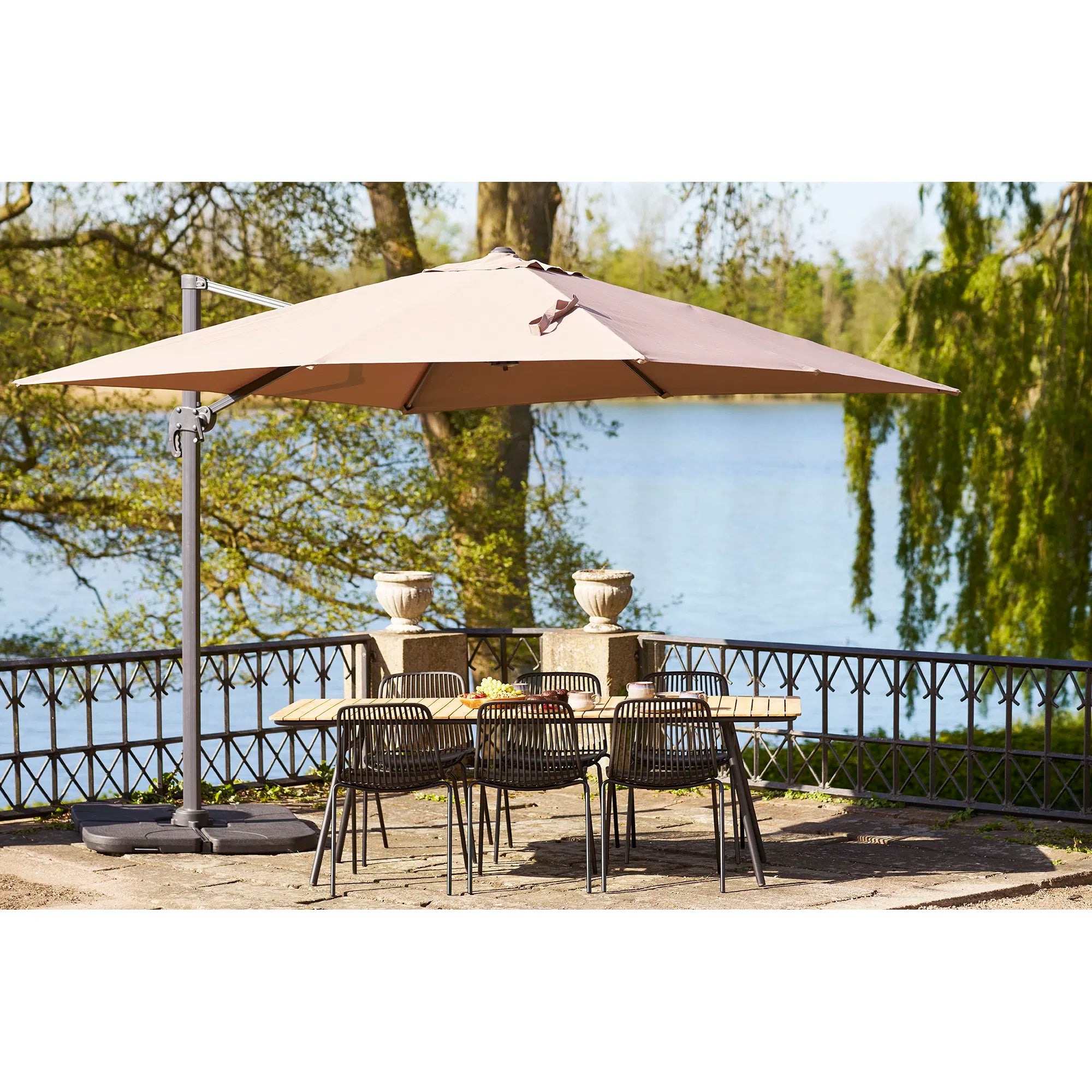 Sonnenschirm Arezzo Pro – 360° Schatten in stilvollem Design