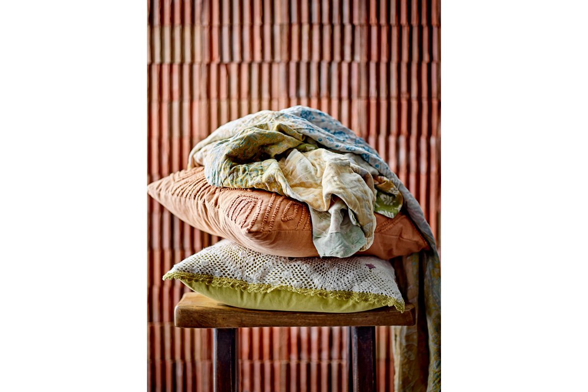 Zierkissen Arezzo – Stickdesign in Braun