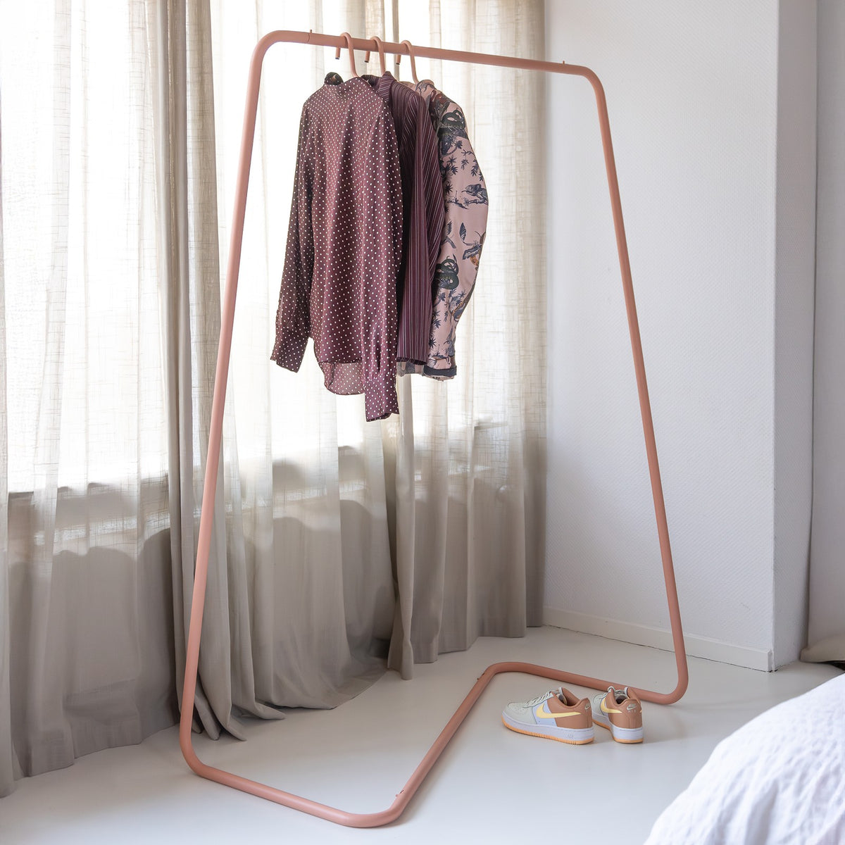 Designer Kleiderständer Levaro