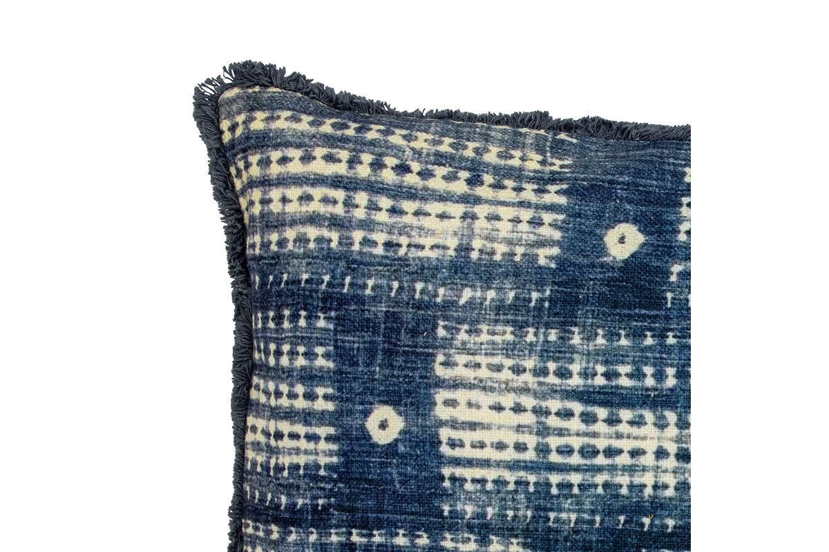Zierkissen Elwin – Baumwollkissen in Blau mit Print & Fransen