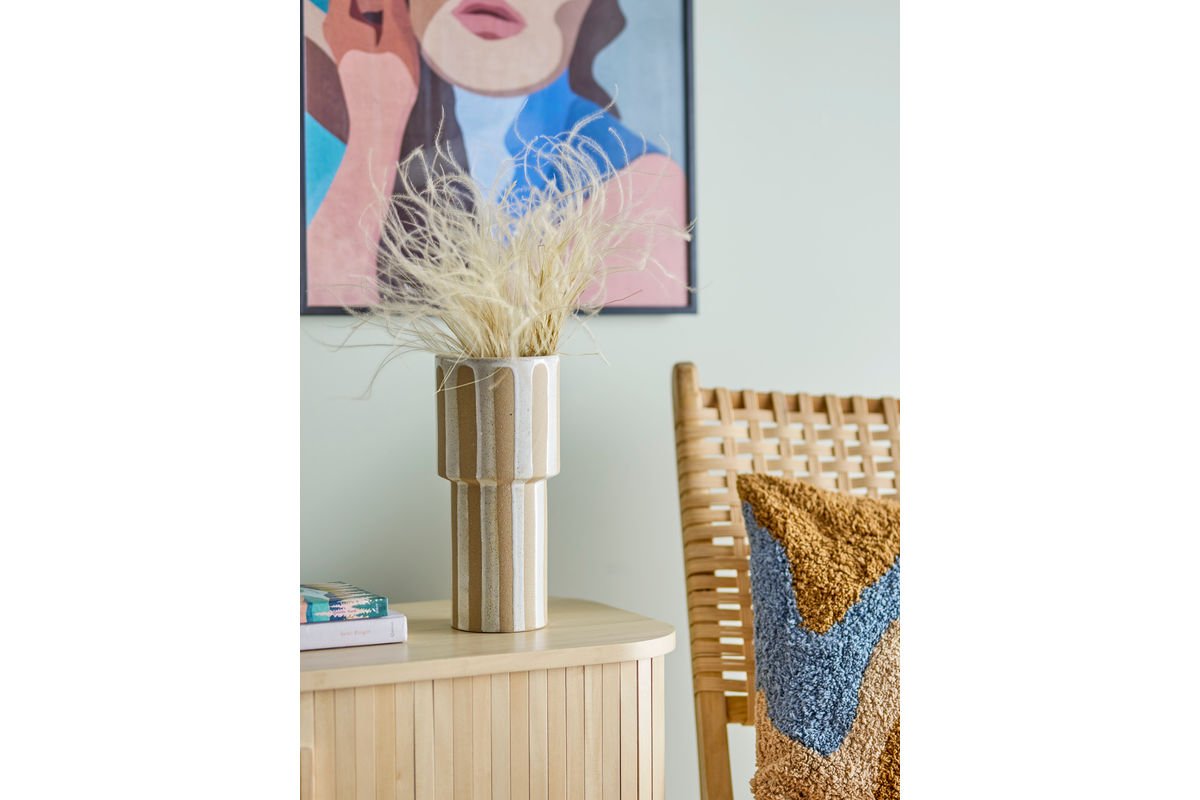 Vase „Nerava“ – Naturfarbenes Steingut