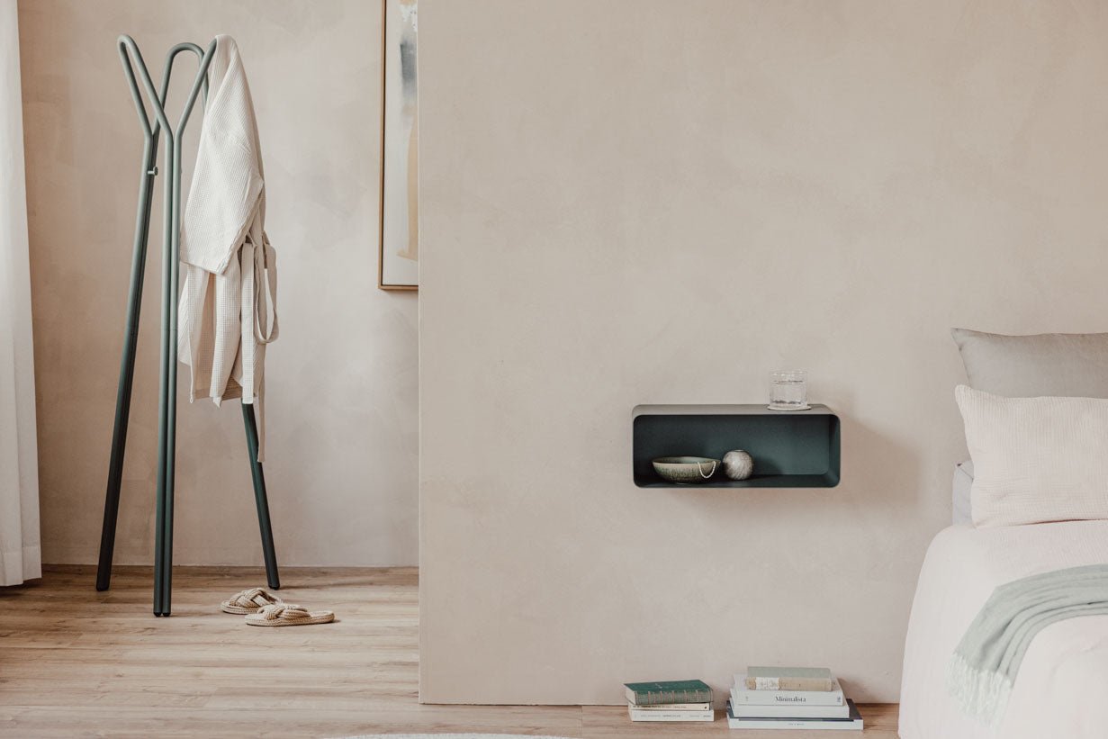 Nachttisch Nelio – Hängendes Design mit Kabeldurchführung