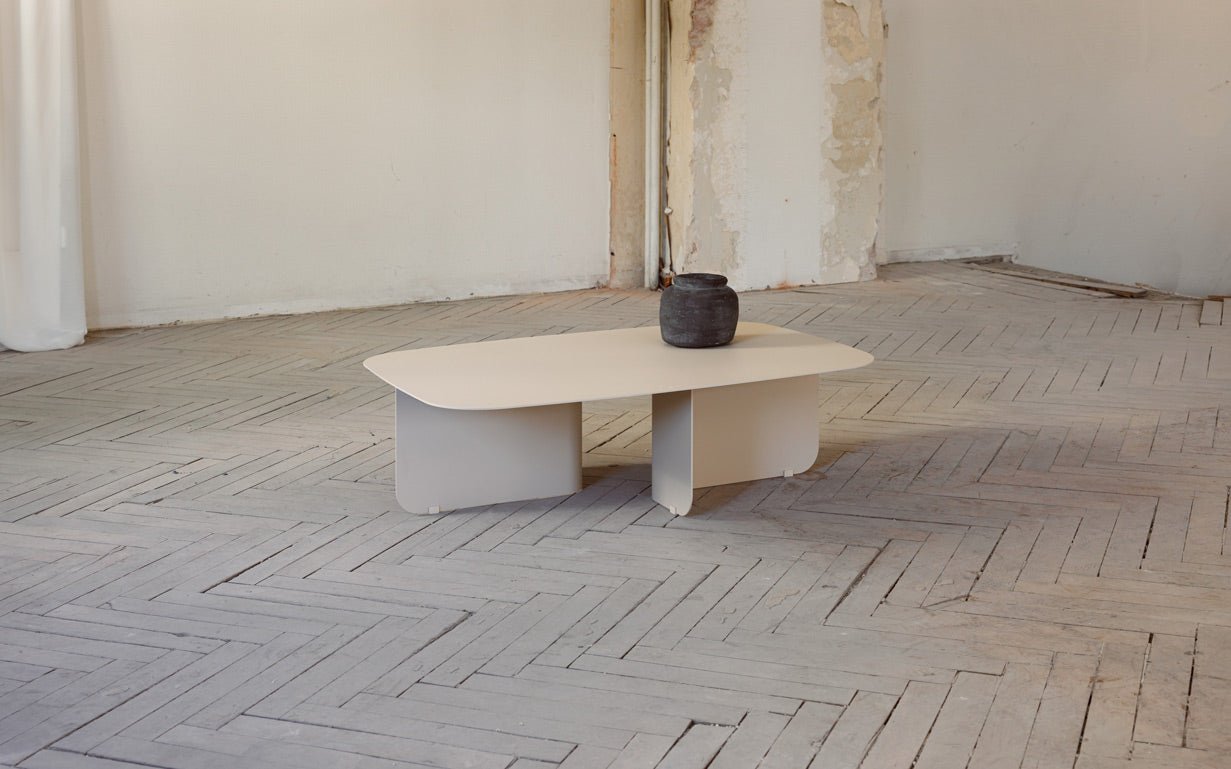 Couchtisch Livia – Japandi Design aus pulverbeschichtetem Blech